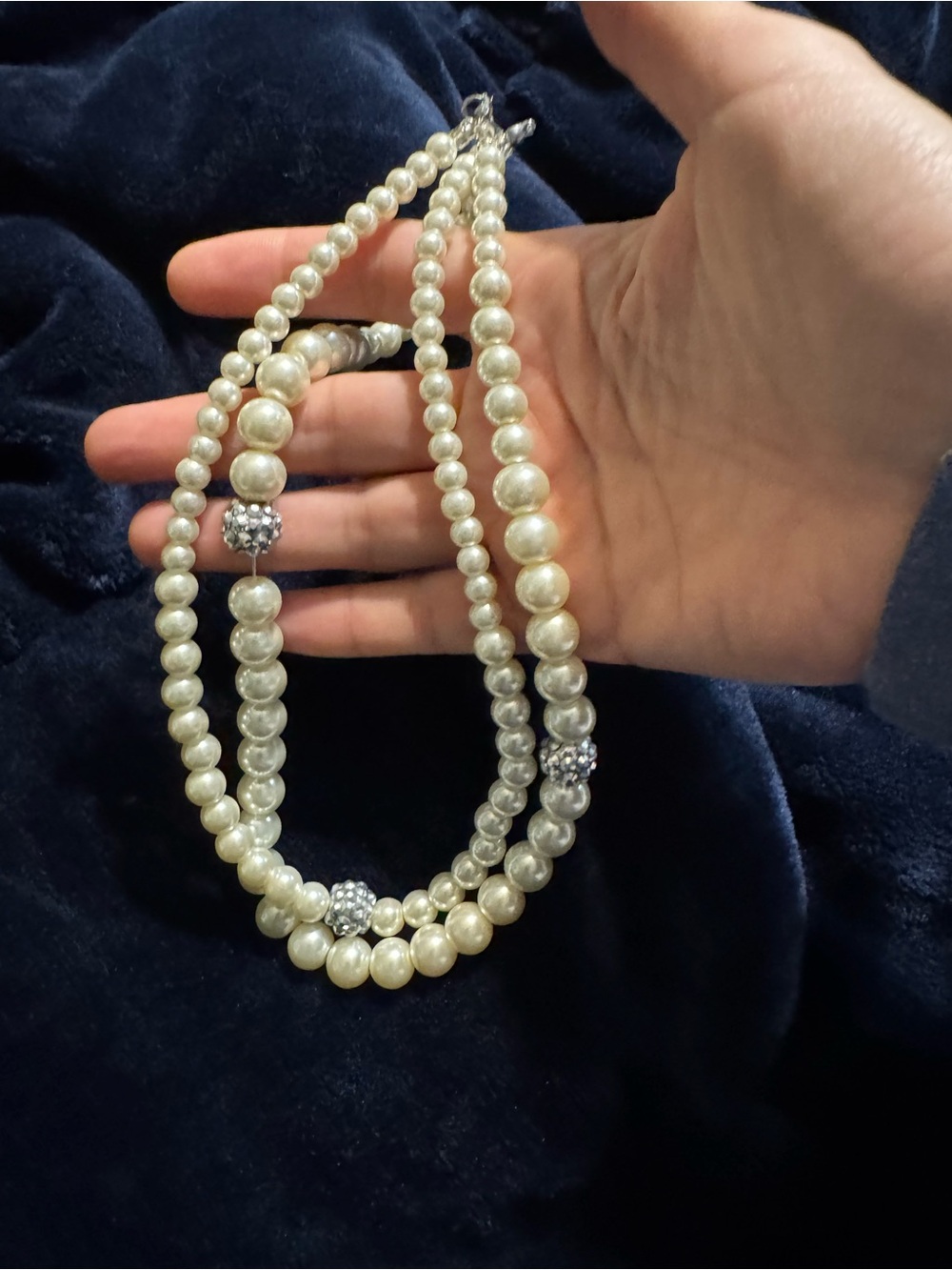 Elegant Pearl Necklace with Silver Accents